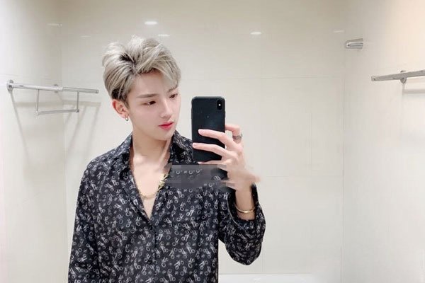 吴亦凡在夜店选妃 曾经被小g娜曝光床照