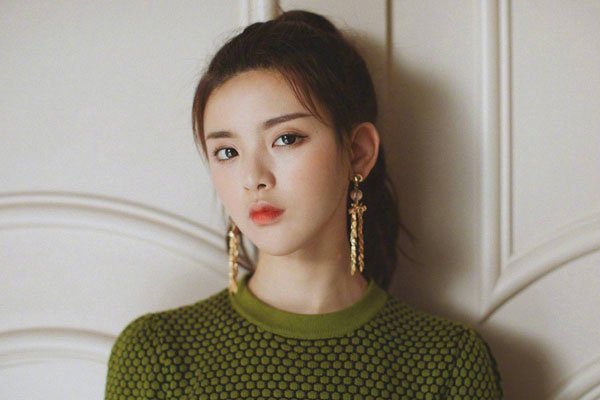 杨超越的男朋友是谁 前任男友是李优锡