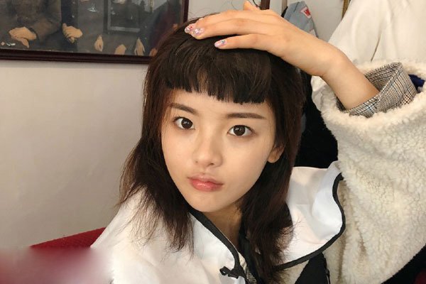 杨超越整容了吗 上学时期的素颜照被扒出