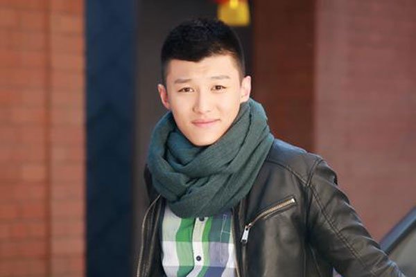 辛芷蕾嘴唇是不是唇裂 和代旭热吻感到羞羞