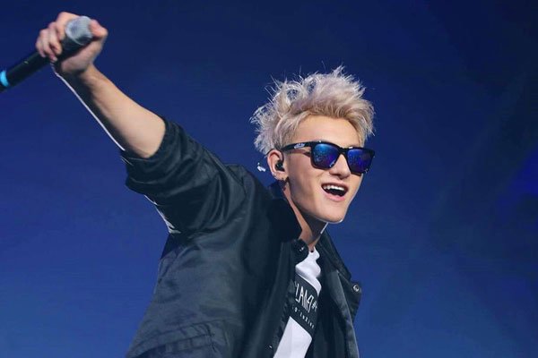 ������������ϼ�� ����Ů����̸������