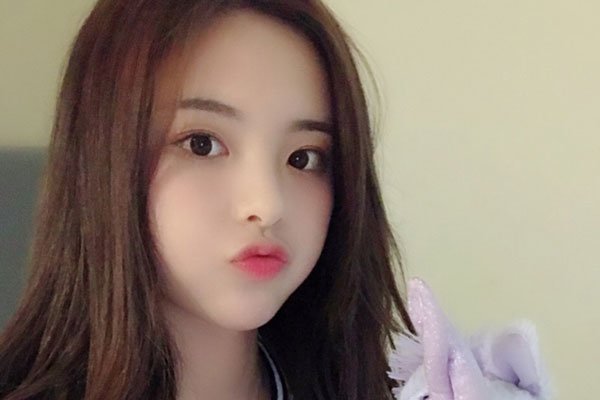 有关杨超越的妈妈照片 村花家乡见到了她爸爸