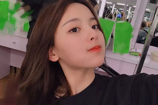 有关杨超越的妈妈照片 村花家乡见到了她爸爸