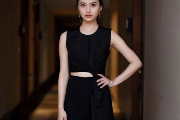 �������ĸ������� ����Ƕ�������Ŀ�࿴