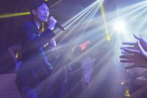 �㶫�����Ů�����ǻ����� û��ʲô֤�ݾͲ�Ҫ˵