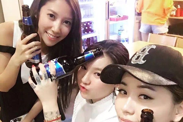 �������˻���ˣ�����¼� һ�������Ů�ϴ������