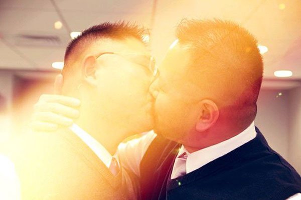 虎二虎炮炮的关系 是亲兄弟吗?到底是干嘛的