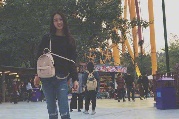 心机女谭盐盐胸多大和王思聪之间关系很不一般