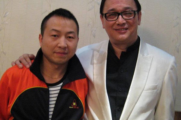 曹查理个人资料 通过搞笑能力证明了自己