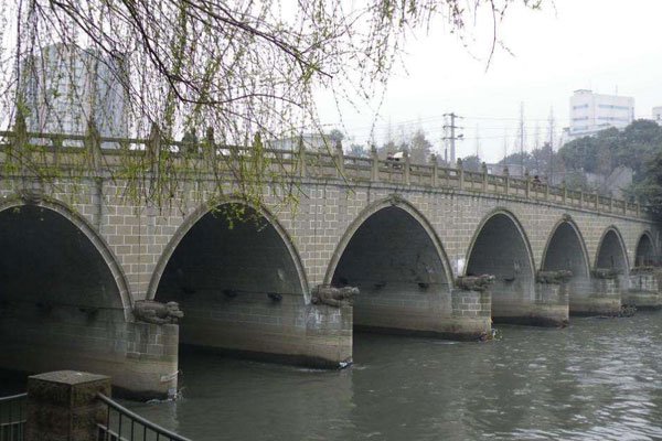 �ɶ��о������¼���ʲô Ů�������º���Ķ���