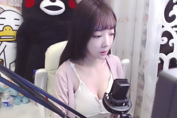 ����ͯ��Ϊʲô��ֱ��lol�� �ؼ��ֻ��Ը��ձ�����ע