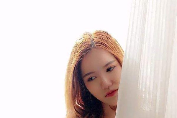 新乐尘符本人照片 和贺子玲是什么关系