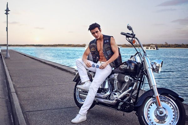 孙祖君个人资料这种肌肉猛男是gay吗