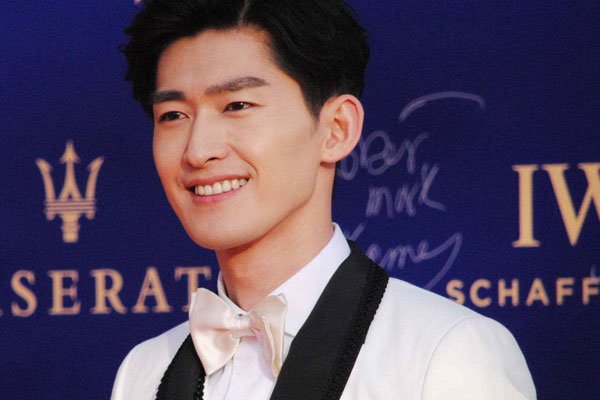 �ź���֤���Ů������˭ Ů�˲��������Ķ���