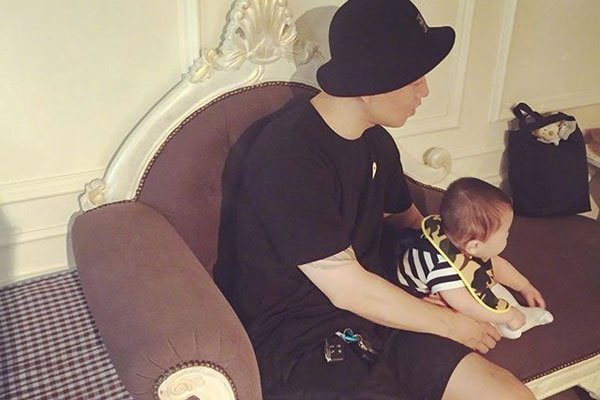 Gary�������˳��¼���Ϊ�˽�����ӣ� ���õ��չ˼�ͥ