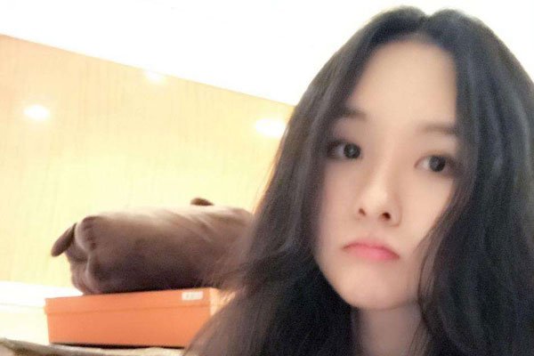 沫狸是陌陌的主播,直播间号是324345073,每天都是有着上千万的礼物在