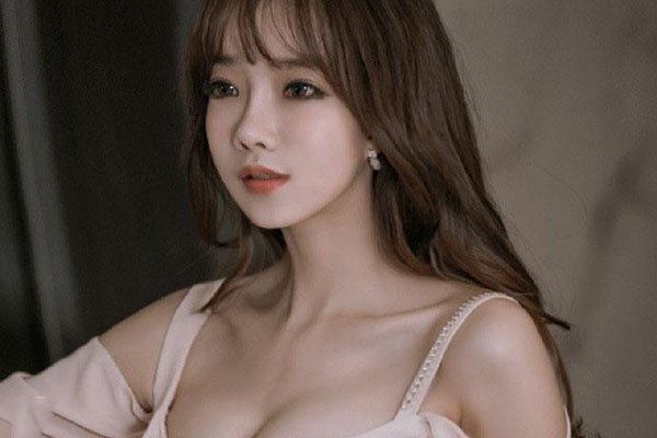 大胸妹子性感迷人图 现实中所有女性喜欢的题材