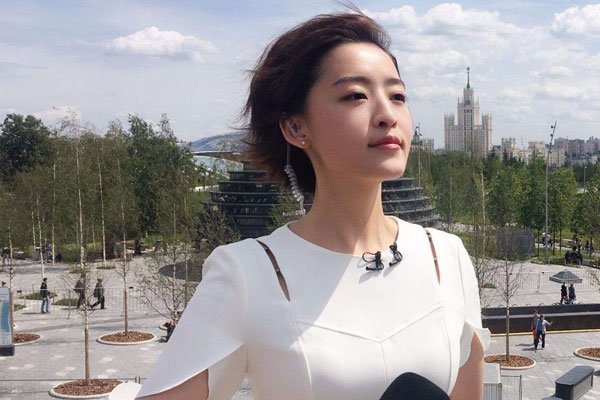 马凡舒泳装掉下来了 没有之前的清纯了