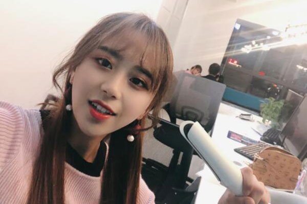 钟婷和紫然素颜照长的好像两个美女被放在一起作比较