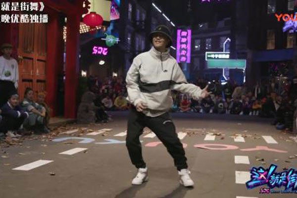 �������Ů������˭ ����ٻ�������Ĺ�ϵ