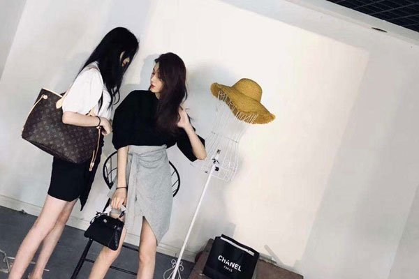 ż����ɳĮŮ��˭���� �ͻ�������ʲô��ϵ