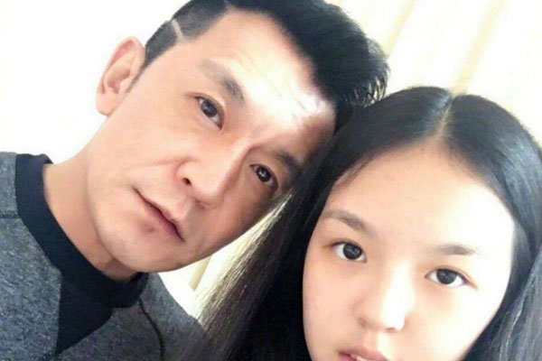 李咏女儿为何姓法 为什么会和李咏不一个姓氏