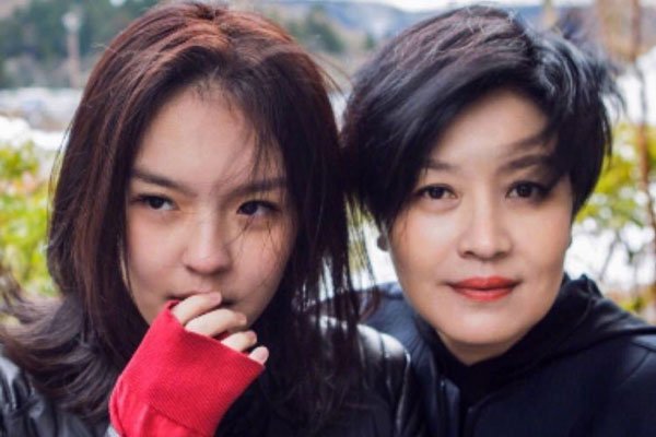 李咏女儿为何姓法 为什么会和李咏不一个姓氏