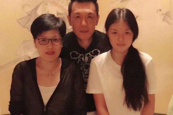 李咏女儿为何姓法 为什么会和李咏不一个姓氏