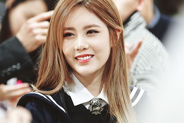 tara门面担当李居丽是谁脸似乎也崩溃了