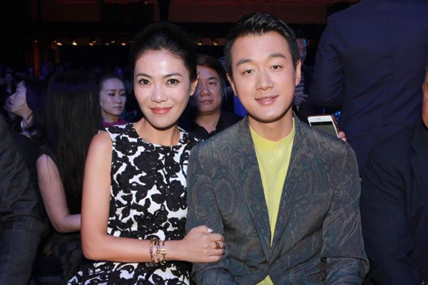 苏芒坐大腿话题辞职后引起很多网友的欢呼