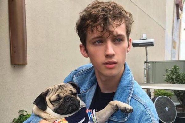 ����Үϣ���ǹ������� ��ȡ����������Ǻܰ��ݵ�