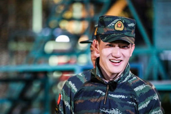 何捷个人资料简介 军衔是啥级别?上尉警衔吗