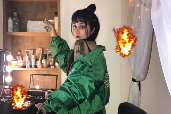 ����Ƹ������� ������Ů���������������