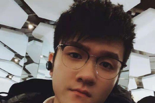 ��èţ����˭ ����˼�ϰ��ŵ�һ���ˣ�