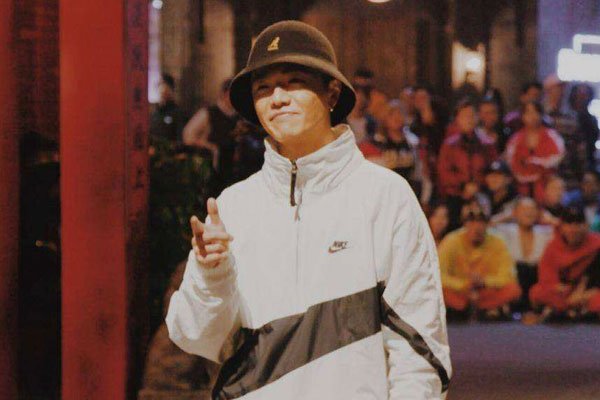 ����ǽ���ʯͷ������˭ �ڽ�Ŀ��¶�治�Ǻܶ�