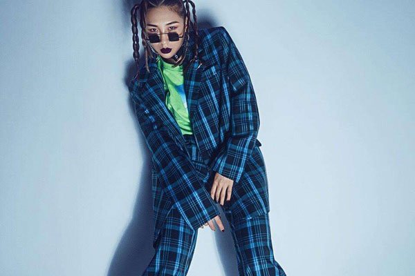 ����ǽ���ʯͷ������˭ �ڽ�Ŀ��¶�治�Ǻܶ�