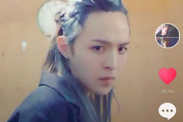 ����ʲô������������ Ů����������Ⱥʹ���