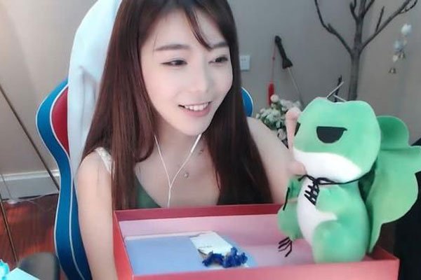 ���ɶ�һѪ�¼�˭������ �о�Խ˵Խ��