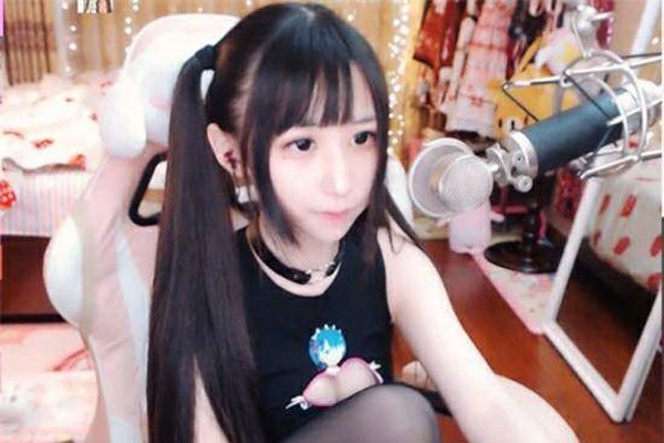 抖音蔡萝莉黑料擦边球 家里真的有钱吗?全都是假的