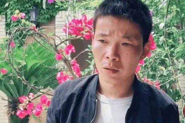 网络中对于忠哥进行了好多恶搞,喜欢忠哥的人也是很