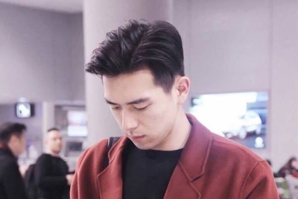 李现飞机事件视频截图 男同高层想要潜规则他