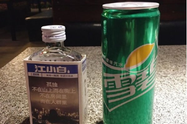 江小白加雪碧什么意思被网友戏称是情人的眼泪