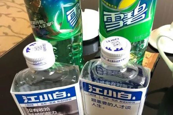 江小白加雪碧什么意思被网友戏称是情人的眼泪