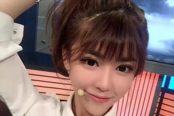 周淑怡大尺度照片是搞笑 没看到过波涛汹涌的胸部