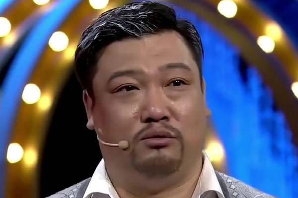 贾冰的个人资料是什么靠着女人一直红火到现在2