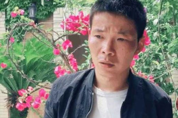 抖音忠哥的妻子长什么样子 妻奴直播中一直怕老婆