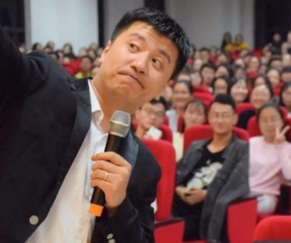 张雪峰学历是研究生吗 学历造假是会被声讨的