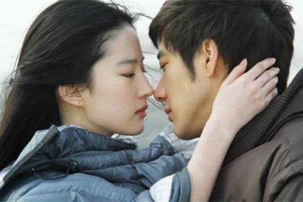 刘亦菲吻戏大尺度全身照镜头让人热血沸腾