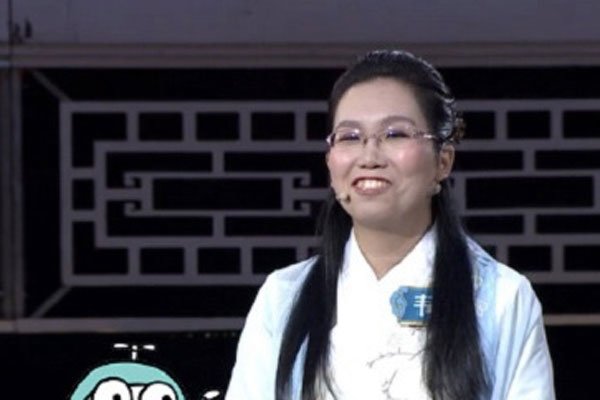 Τ����������� �μ��л���ʫ�ʶ��ߺ�Ĳ�Ů